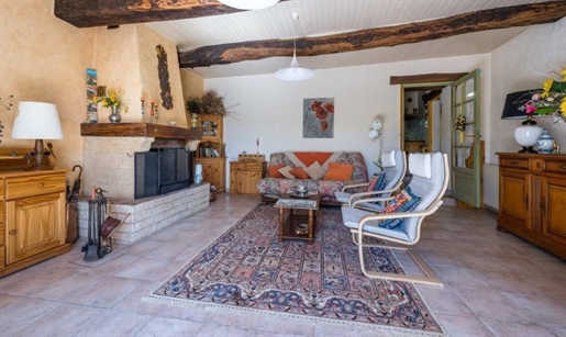 Pays de Banon, house of character 162 m2 with garden
