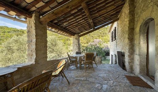 Eigendom in de Provence van bijna 300 m2 op 13 hectare