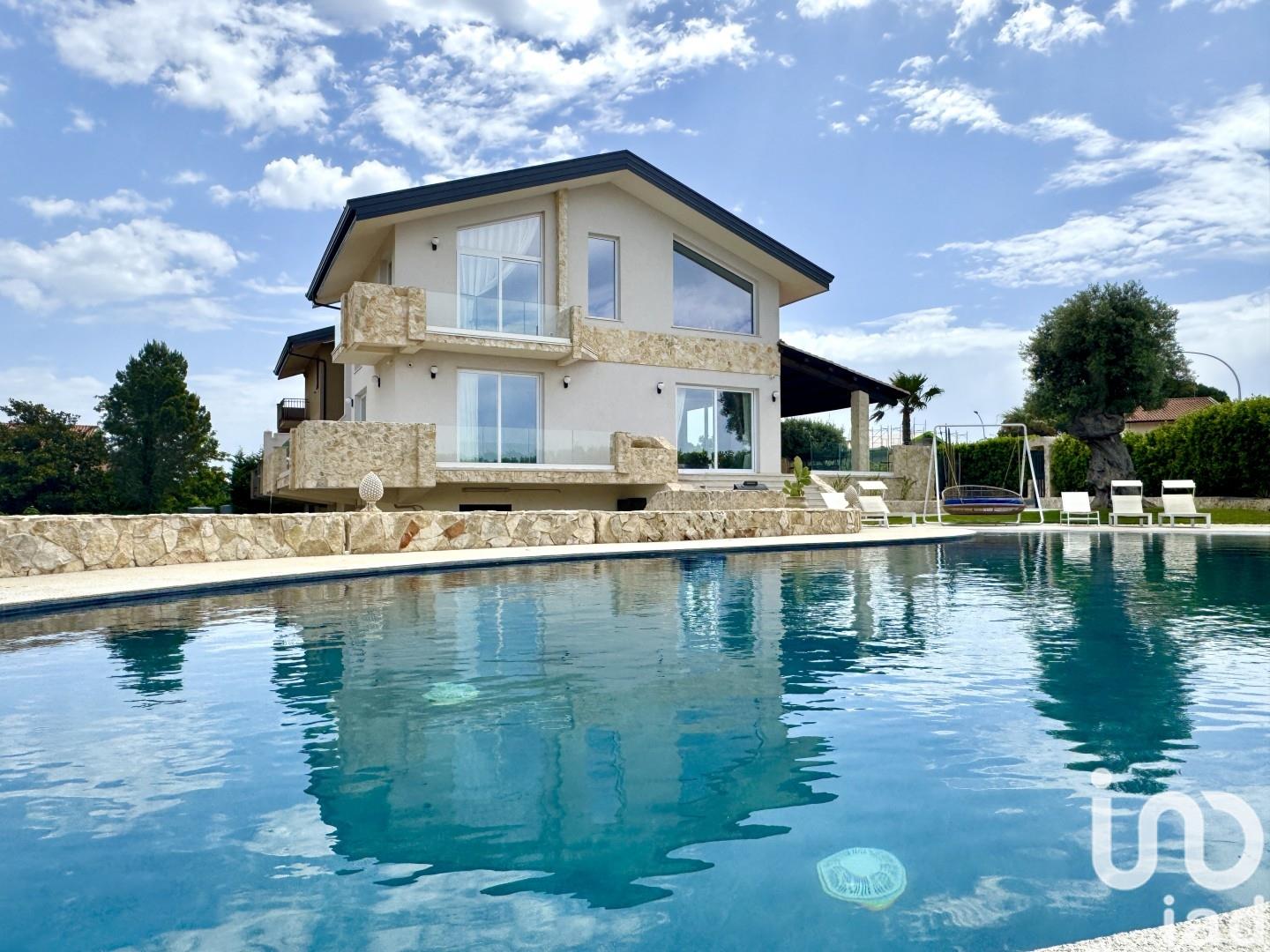 Sale Home 300 m² - 3 bedrooms