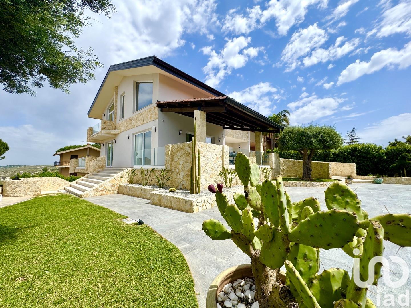 Sale Home 300 m² - 3 bedrooms