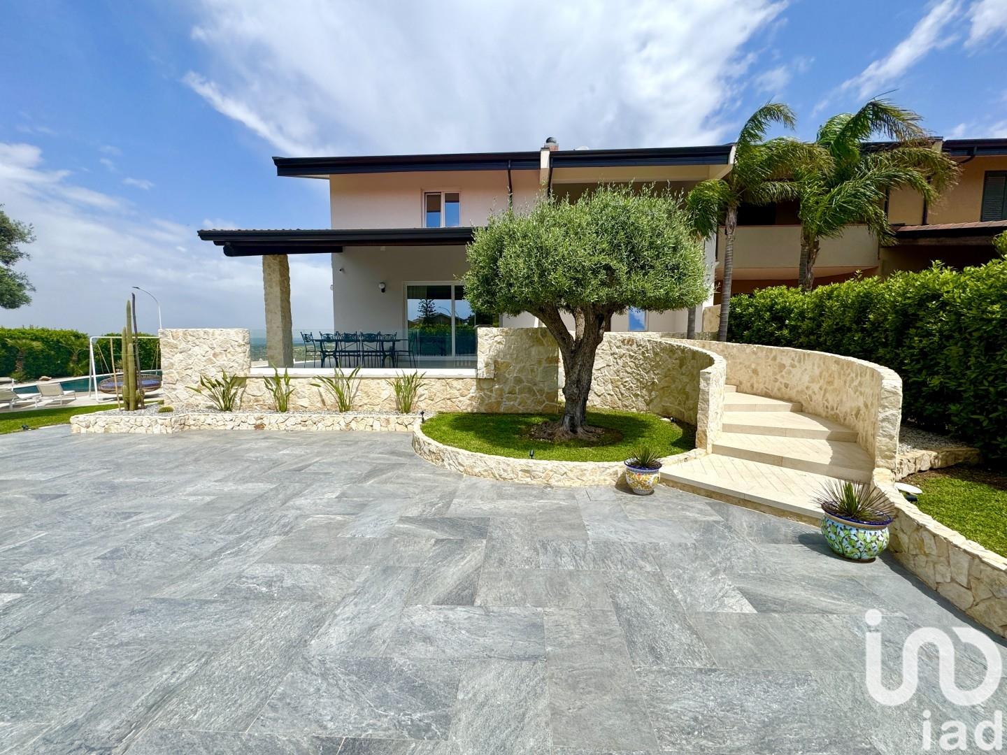 Sale Home 300 m² - 3 bedrooms