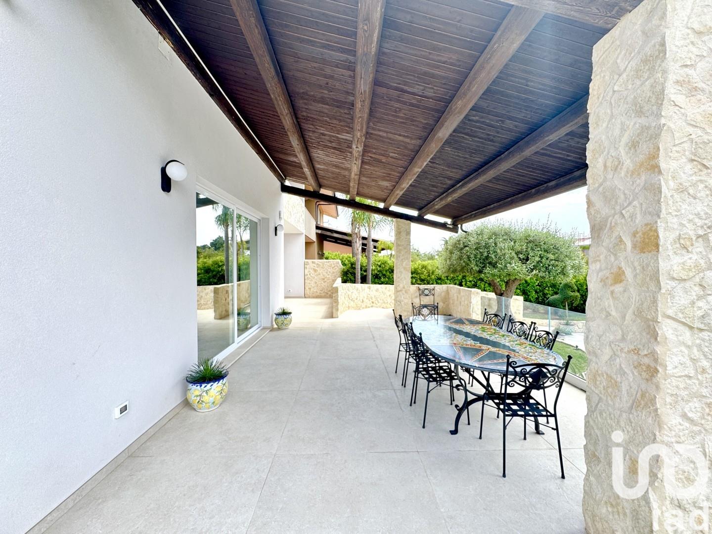 Sale Home 300 m² - 3 bedrooms