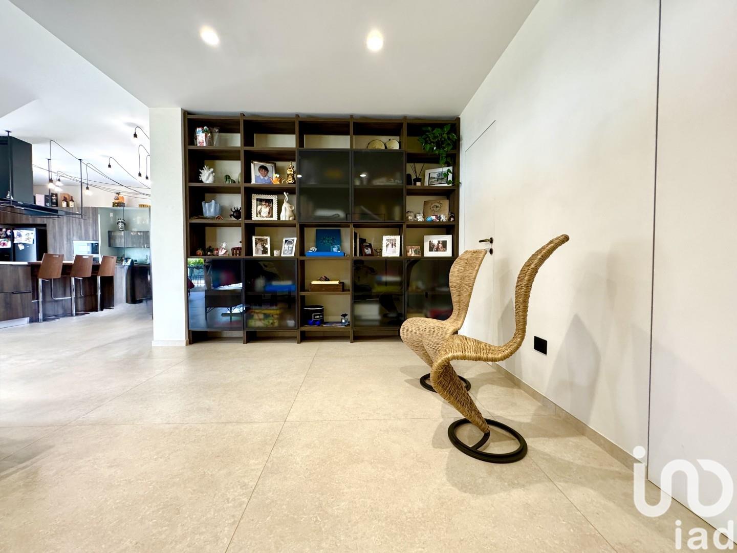 Sale Home 300 m² - 3 bedrooms