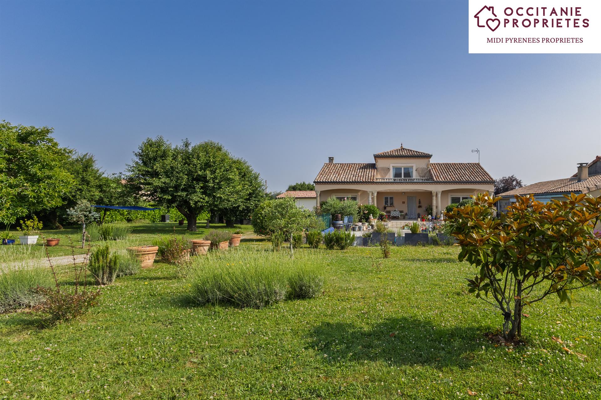 Modern villa with swimming pool and outbuilding, near Mirepoix and Pamiers (Ariège)
