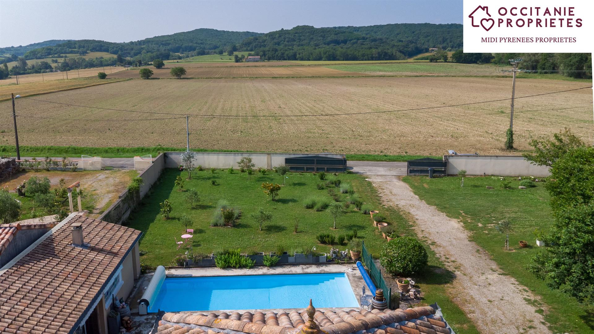 Modern villa with swimming pool and outbuilding, near Mirepoix and Pamiers (Ariège)