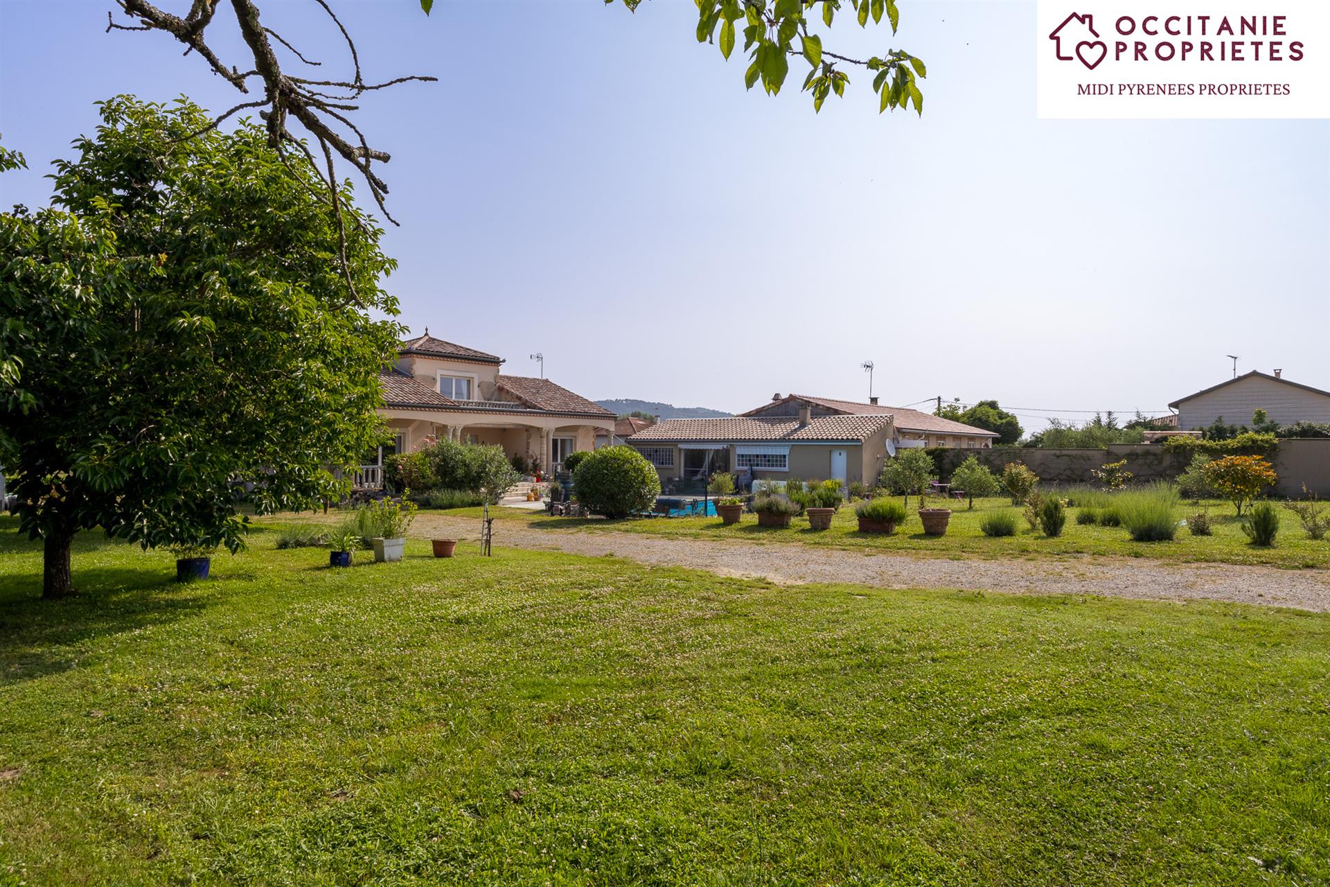 Modern villa with swimming pool and outbuilding, near Mirepoix and Pamiers (Ariège)