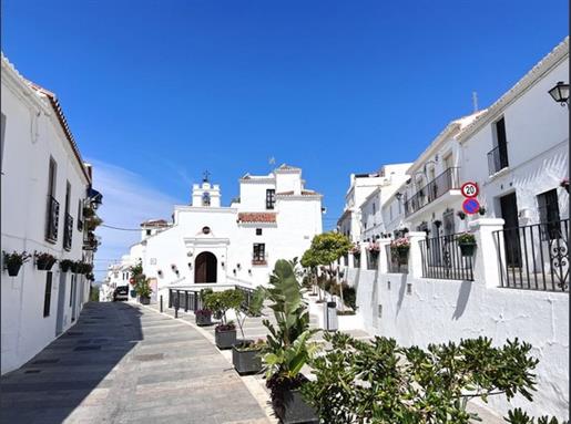 Extremely rare Mijas Pueblo charming house with parking and sea views!!