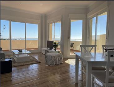 Apartamento de 2 dormitorios con terraza con vistas al mar