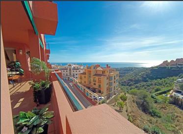 Excepcional apartamento de 2 dormitorios con vistas al mar Calahonda Alto
