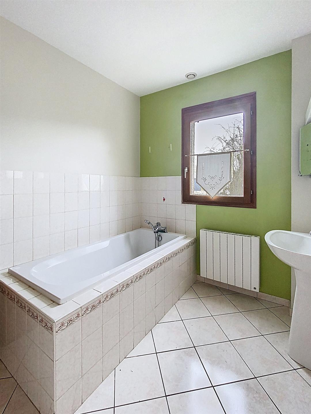 Maison individuelle 5 chambres jardin 59980