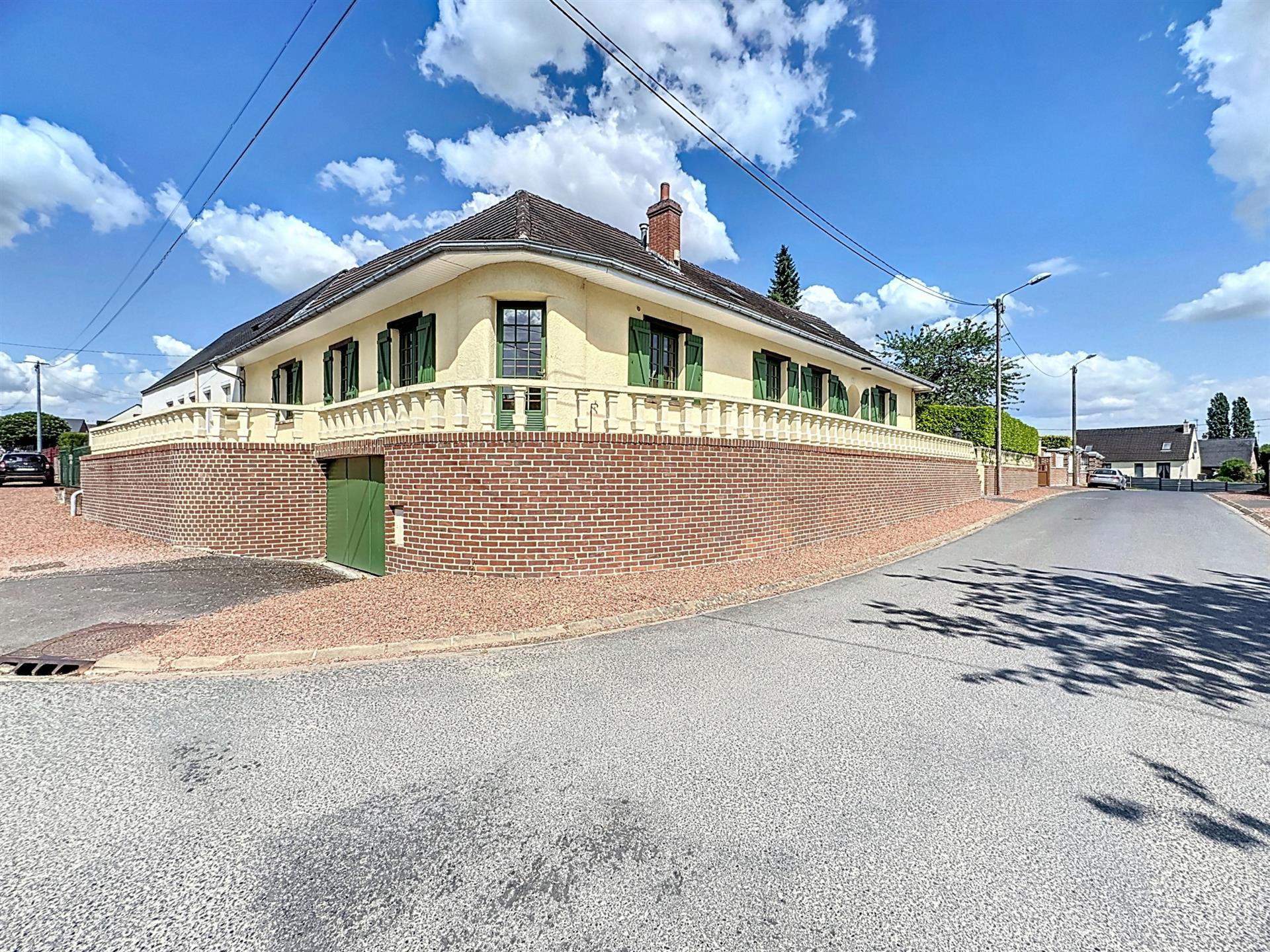 Detached house 4 bedrooms garden garage 02450