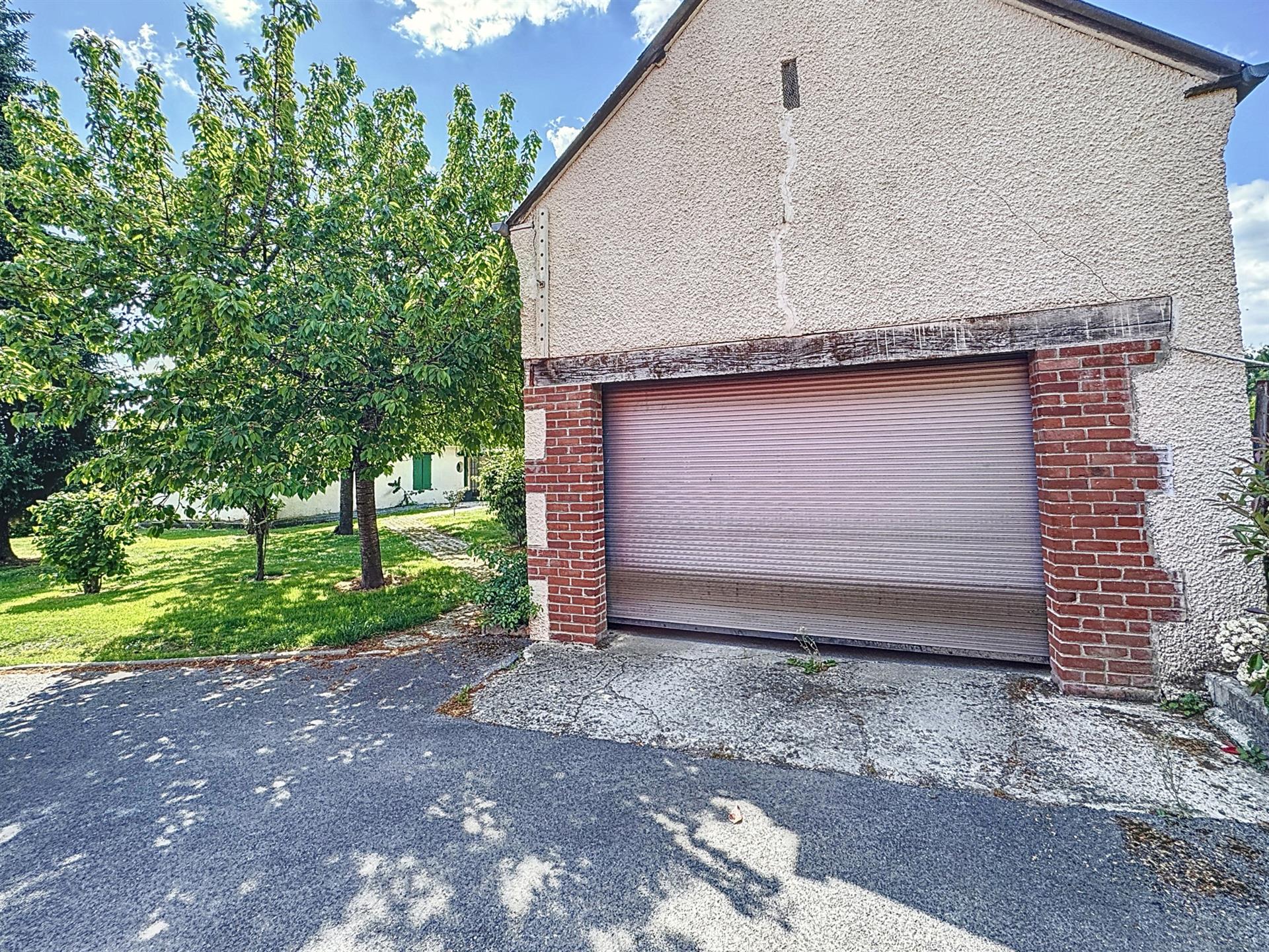 Detached house 4 bedrooms garden garage 02450
