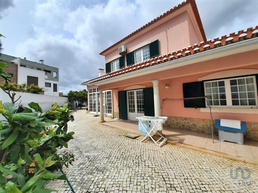 Home / Villa with 3 Rooms in Lisboa with 260,00 m²