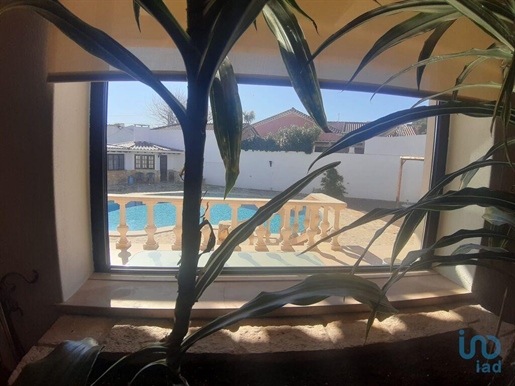 Home / Villa with 6 Rooms in Lisboa with 268,00 m²