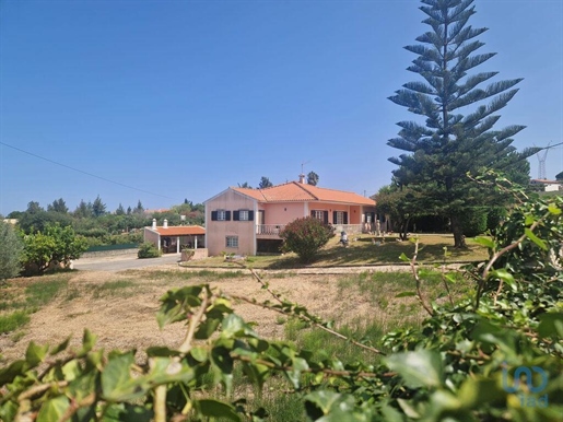 Home / Villa with 4 Rooms in Lamas e Cercal with 315,00 m²