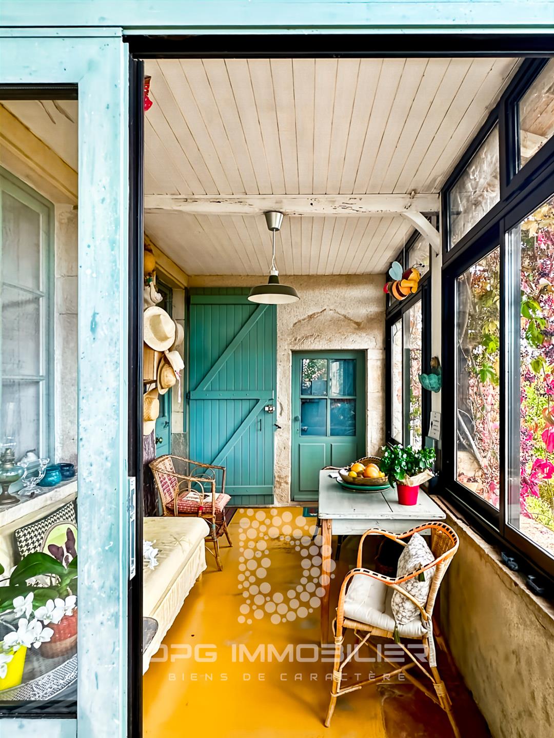 A life between charm, space and creativity 15 minutes from Cluny