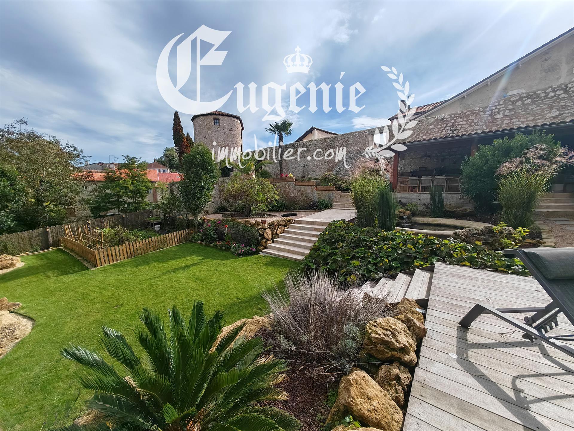 Purchase: Luxury property (40500)