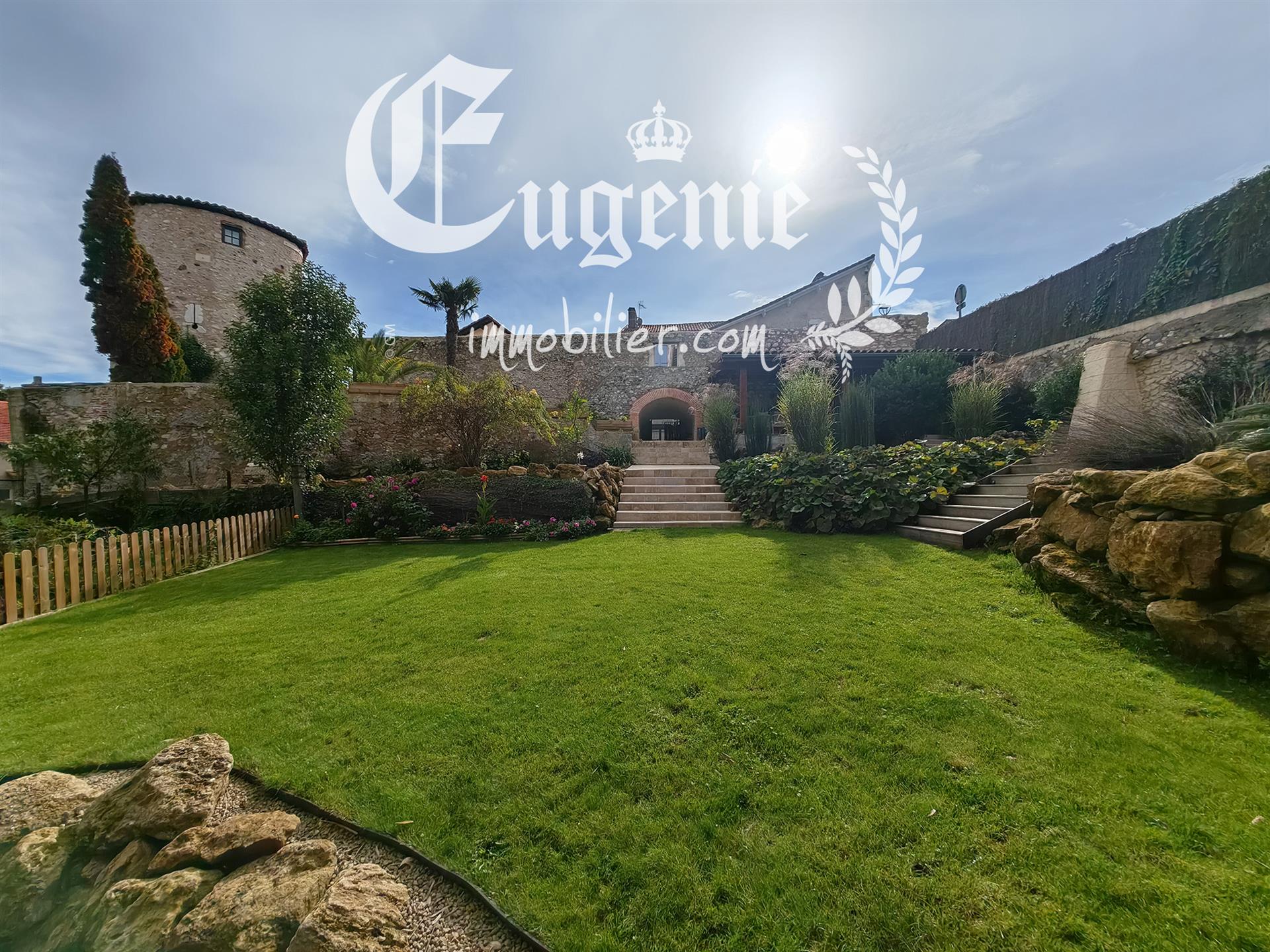 Purchase: Luxury property (40500)