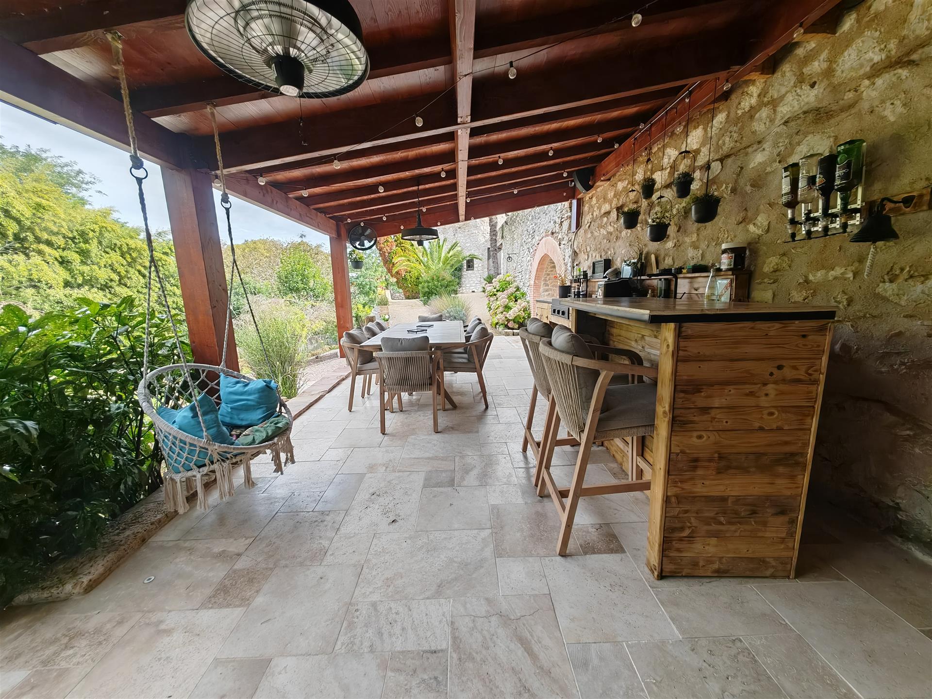 Purchase: Luxury property (40500)