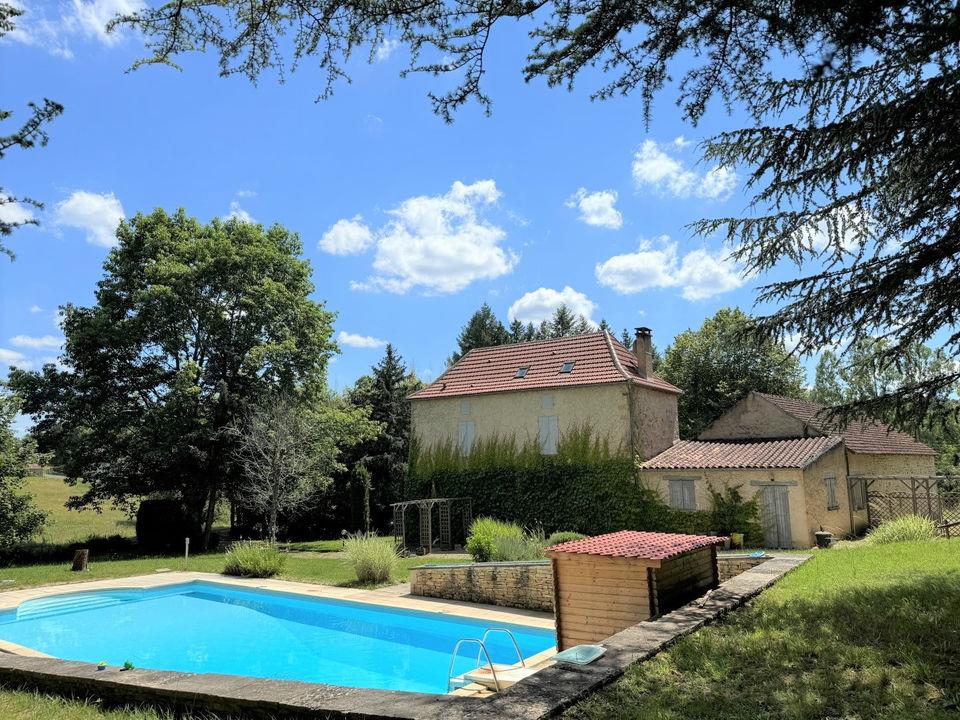 House, barn and swimming pool on 1.2 ha in Bouriane