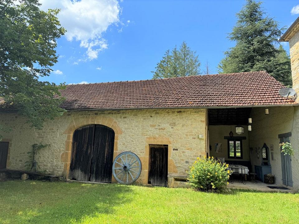 House, barn and swimming pool on 1.2 ha in Bouriane