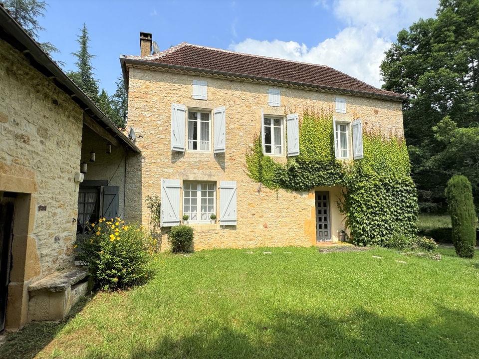 House, barn and swimming pool on 1.2 ha in Bouriane