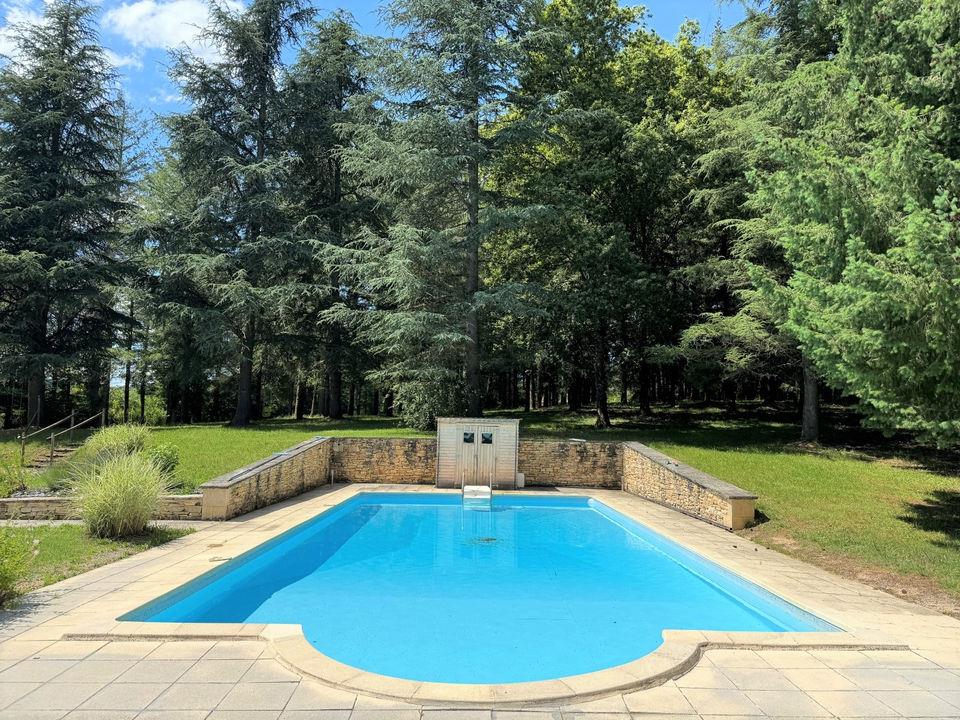 House, barn and swimming pool on 1.2 ha in Bouriane