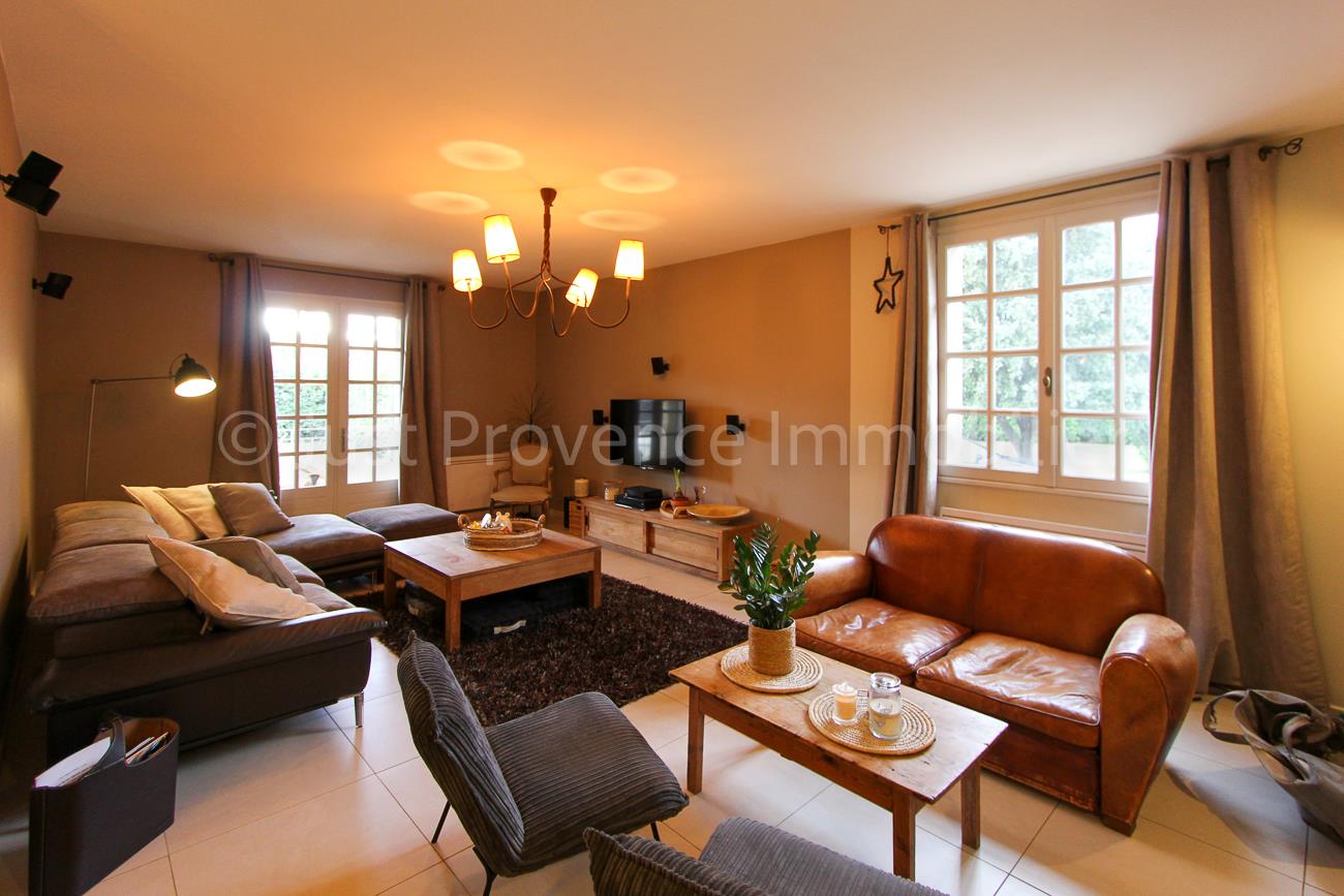 For sale in Mazan villa of about 184 m² with swimming pool