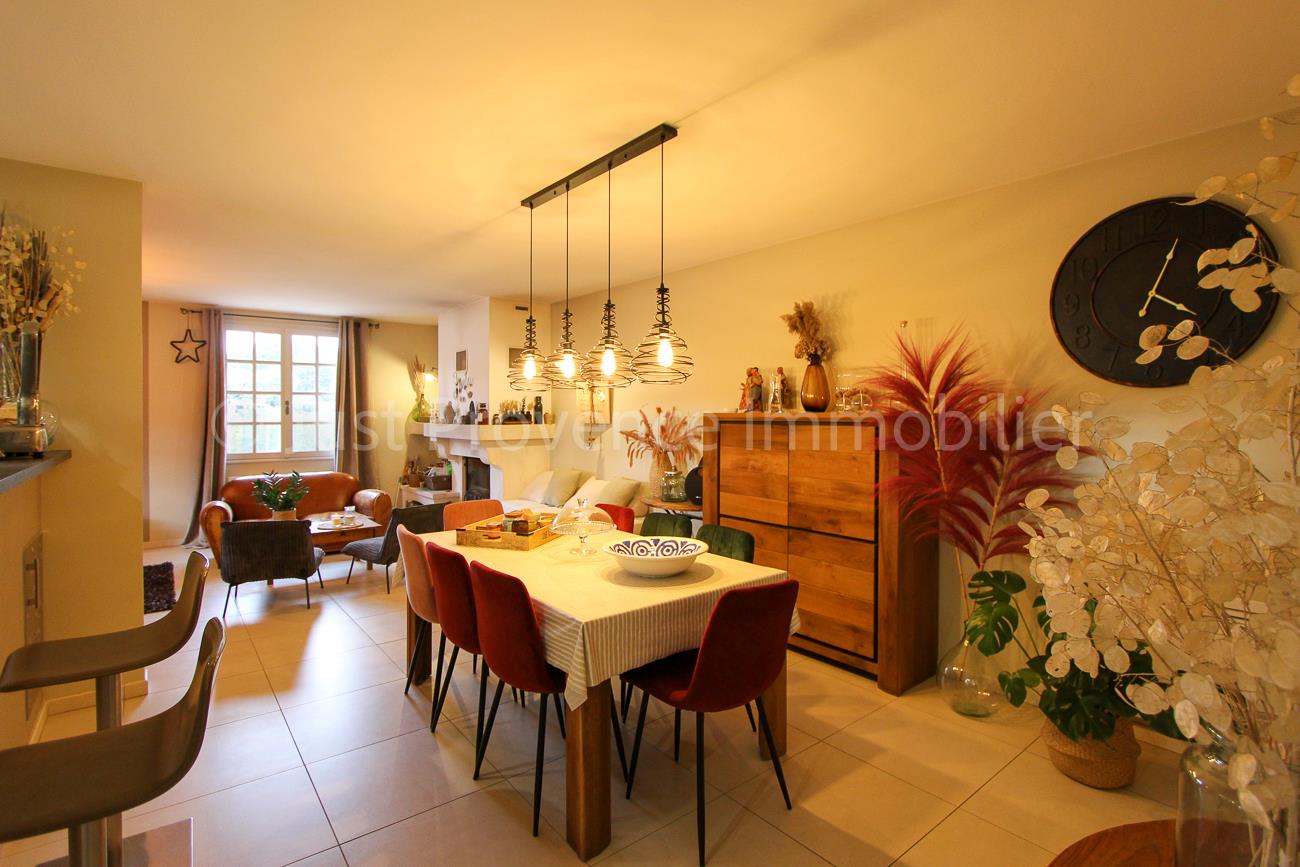 For sale in Mazan villa of about 184 m² with swimming pool