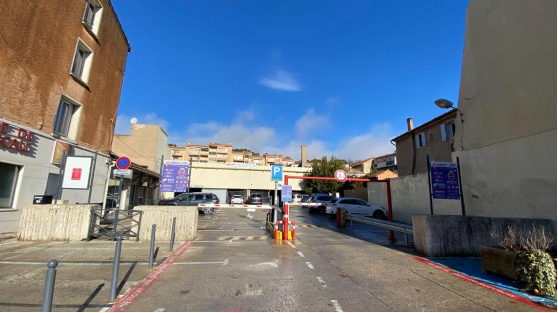 For sale, Vaison la Romaine. Real estate complex of about 350 m² of building with swimming pool