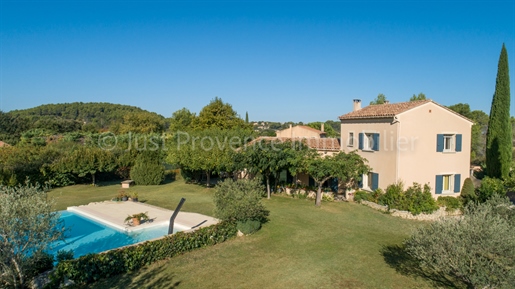 Villa Pernes Les Fontaines 6 rooms 143 m2 and an independent studio on 2448 m² of land with swimmin