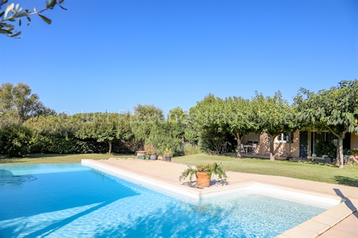 Villa Pernes Les Fontaines 6 kamers 143 m2 en een onafhankelijke studio op 2448 m² grond met zwembad