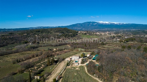 Mormoiron Mas of about 273.74 m2 with swimming pool and garage and view of the Ventoux