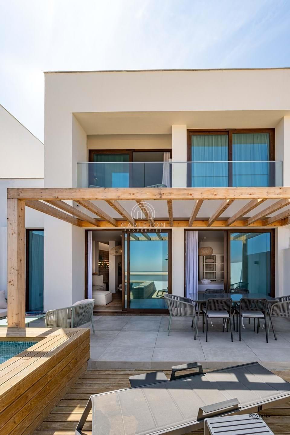 2 bedroom apartment and office, 400m from the beach. A tourist condominium inserted in the Natural P
