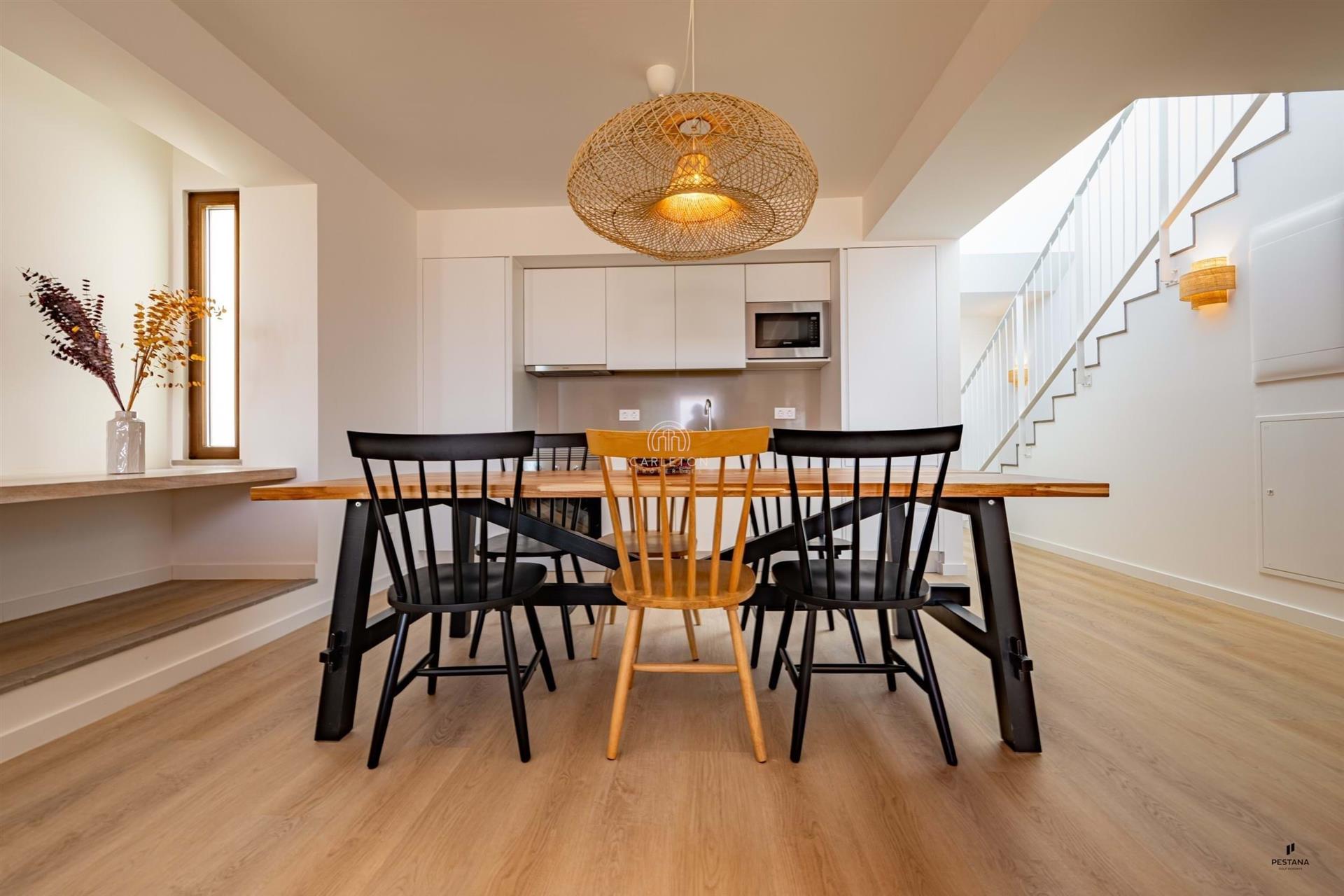 2 bedroom apartment and office, 400m from the beach. A tourist condominium inserted in the Natural P