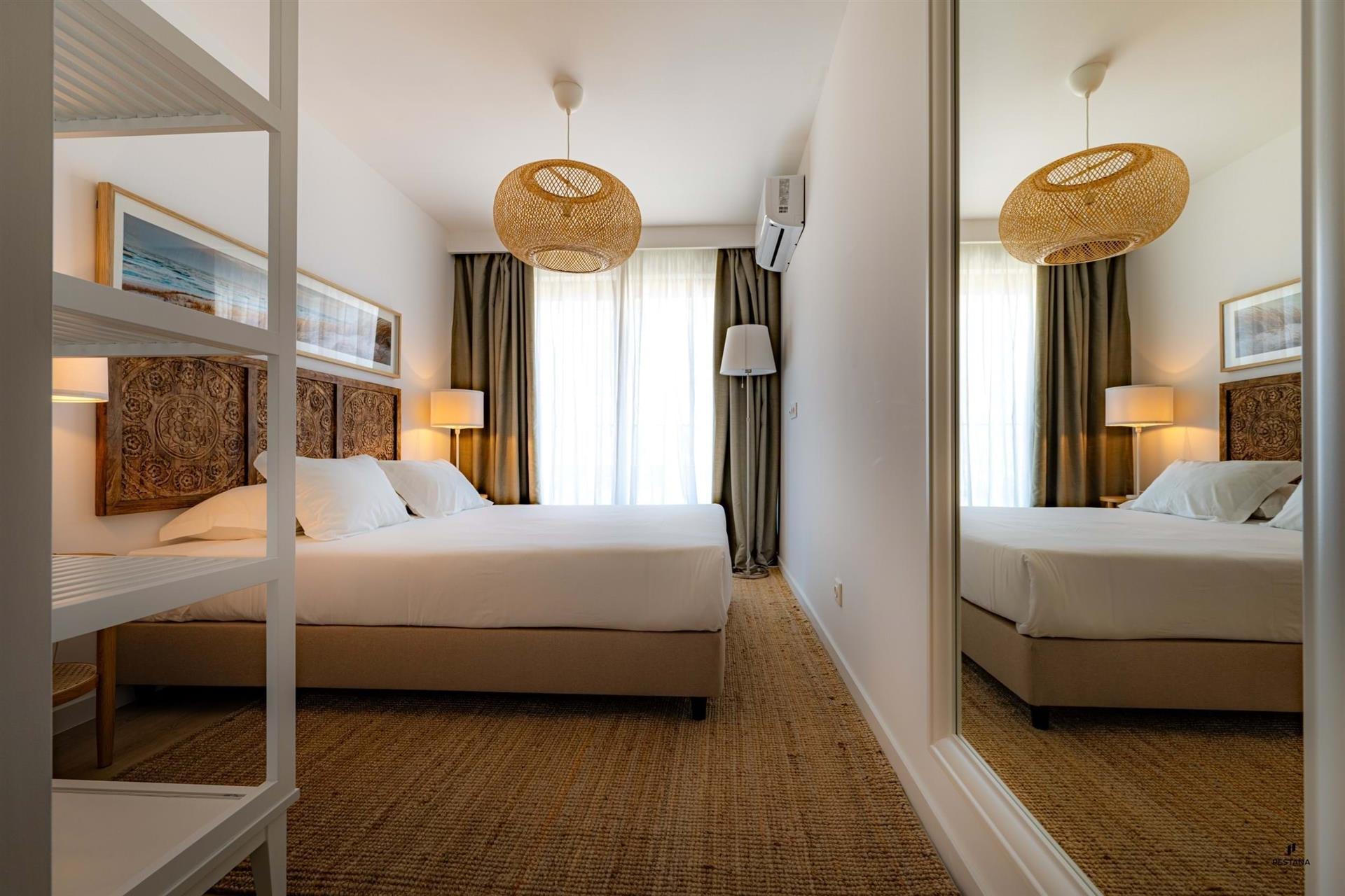 2 bedroom apartment and office, 400m from the beach. A tourist condominium inserted in the Natural P