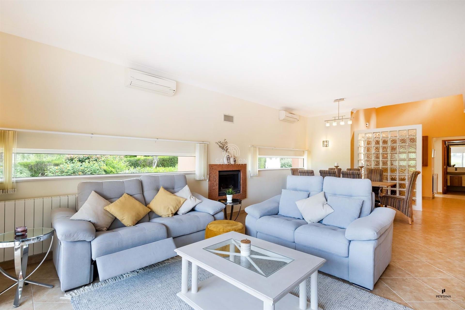 Vier-Zimmer-Villa mit Pool, ideal gelegen in erster Linie zum Golfplatz, im Pestana Gramacho Golf Re