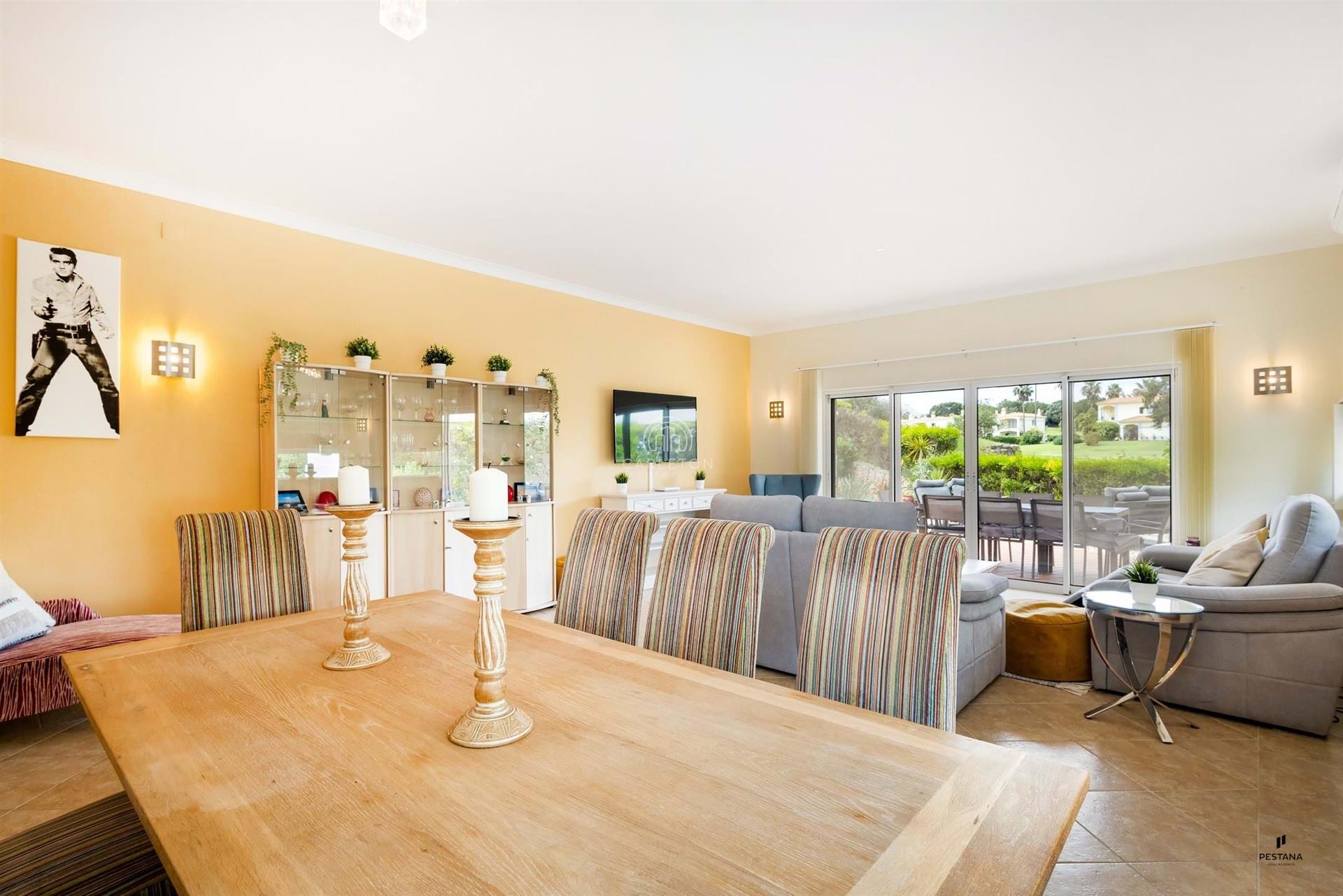 Vier-Zimmer-Villa mit Pool, ideal gelegen in erster Linie zum Golfplatz, im Pestana Gramacho Golf Re