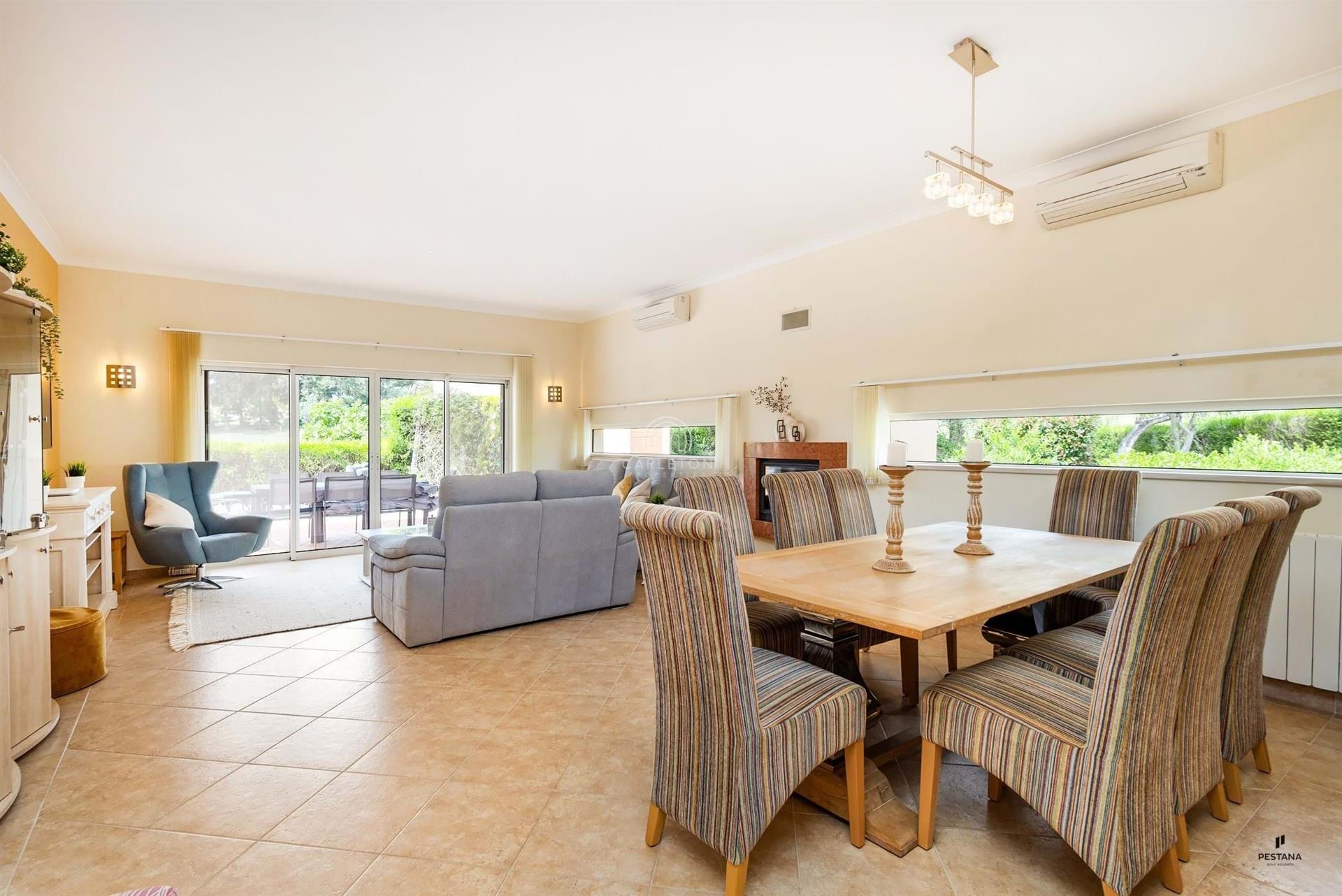 Vier-Zimmer-Villa mit Pool, ideal gelegen in erster Linie zum Golfplatz, im Pestana Gramacho Golf Re