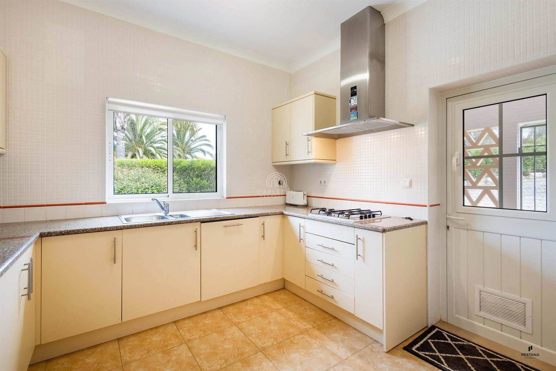 Vier-Zimmer-Villa mit Pool, ideal gelegen in erster Linie zum Golfplatz, im Pestana Gramacho Golf Re