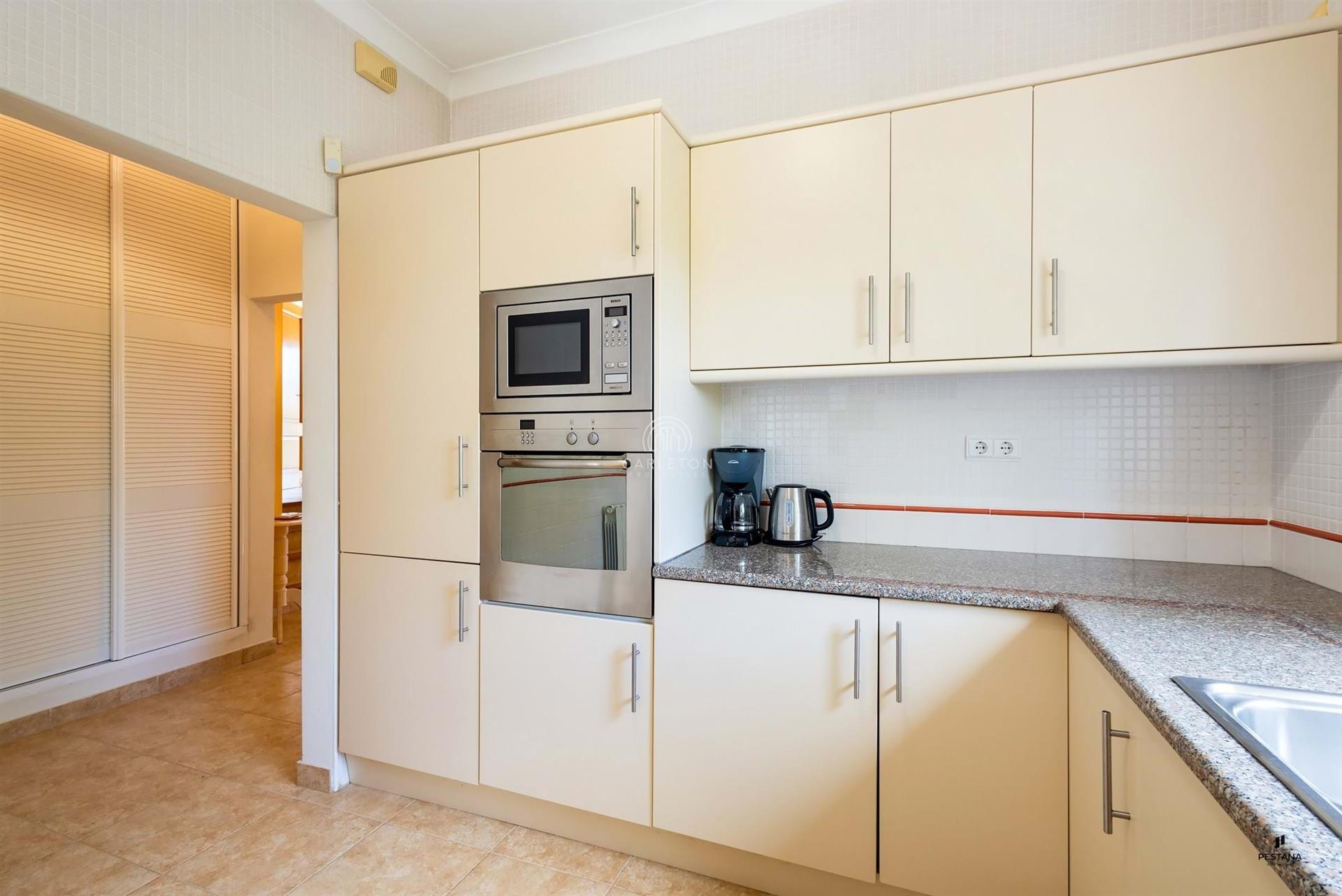 Vier-Zimmer-Villa mit Pool, ideal gelegen in erster Linie zum Golfplatz, im Pestana Gramacho Golf Re