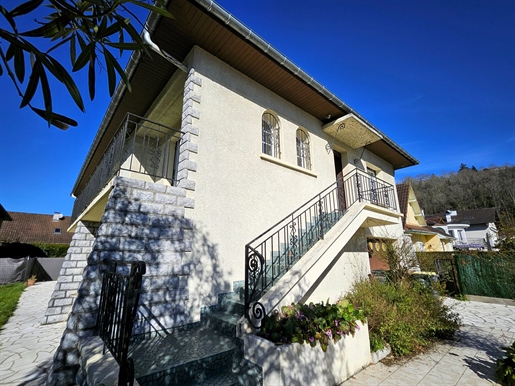 Exclusivity, Family house with 6 bedrooms in Jurançon.