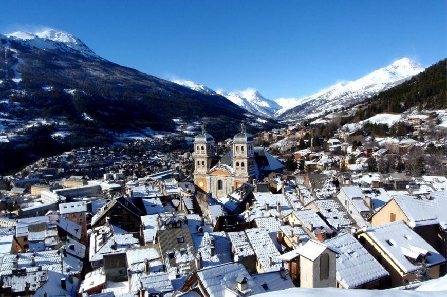 2 bed ski apartment in Briancon