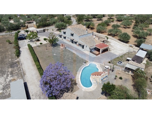 Large farmhouse with pool in l'Ampolla.