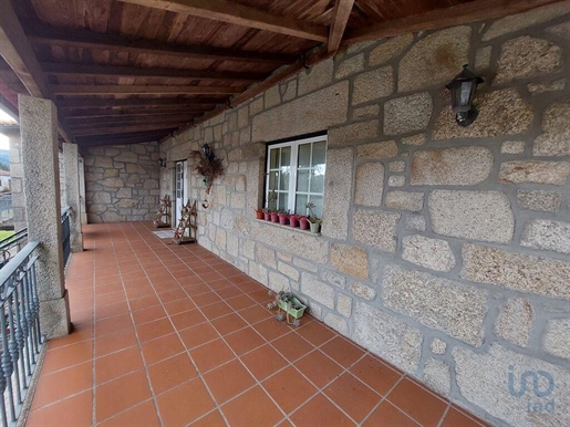 Home / Villa met 2 Kamers in Viana do Castelo met 174,00 m²