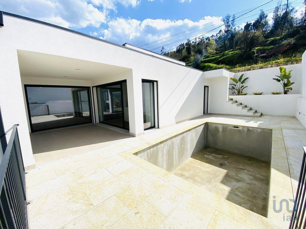 Home / Villa met 3 Kamers in Viana do Castelo met 239,00 m²