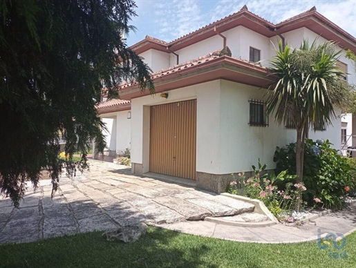 Town House with 3 Rooms in Viana do Castelo with 364,00 m²