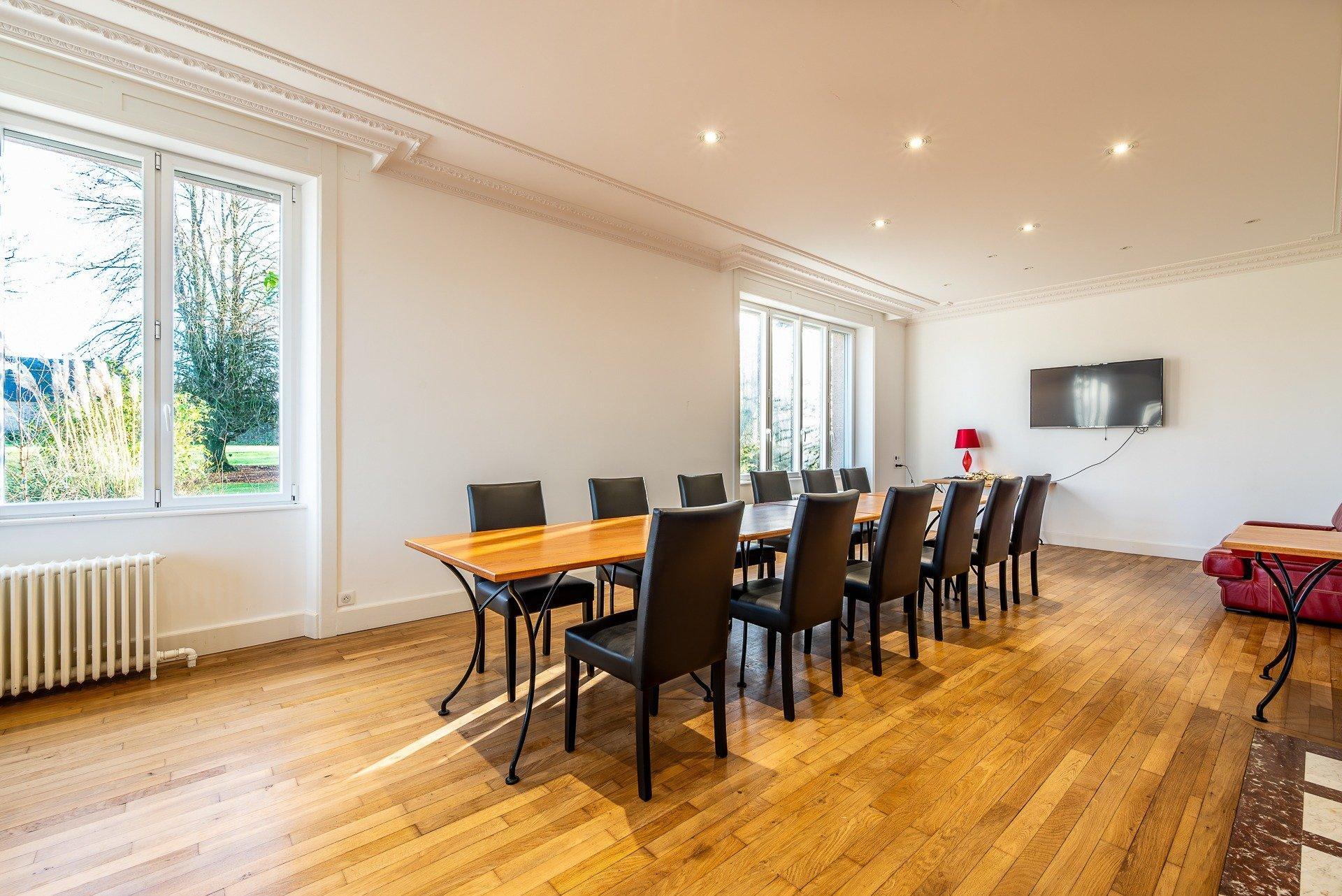 Purchase: Luxury property (22140)
