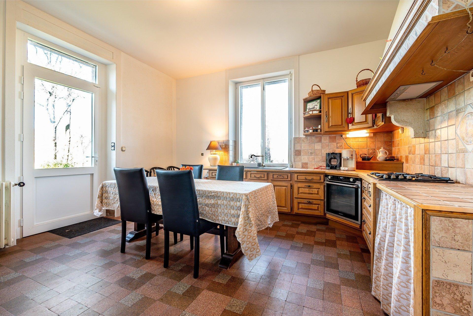 Purchase: Luxury property (22140)