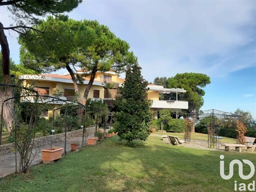 Rodinný dom / vila na predaj 978 m² - 8 spální - Roseto degli Abruzzi